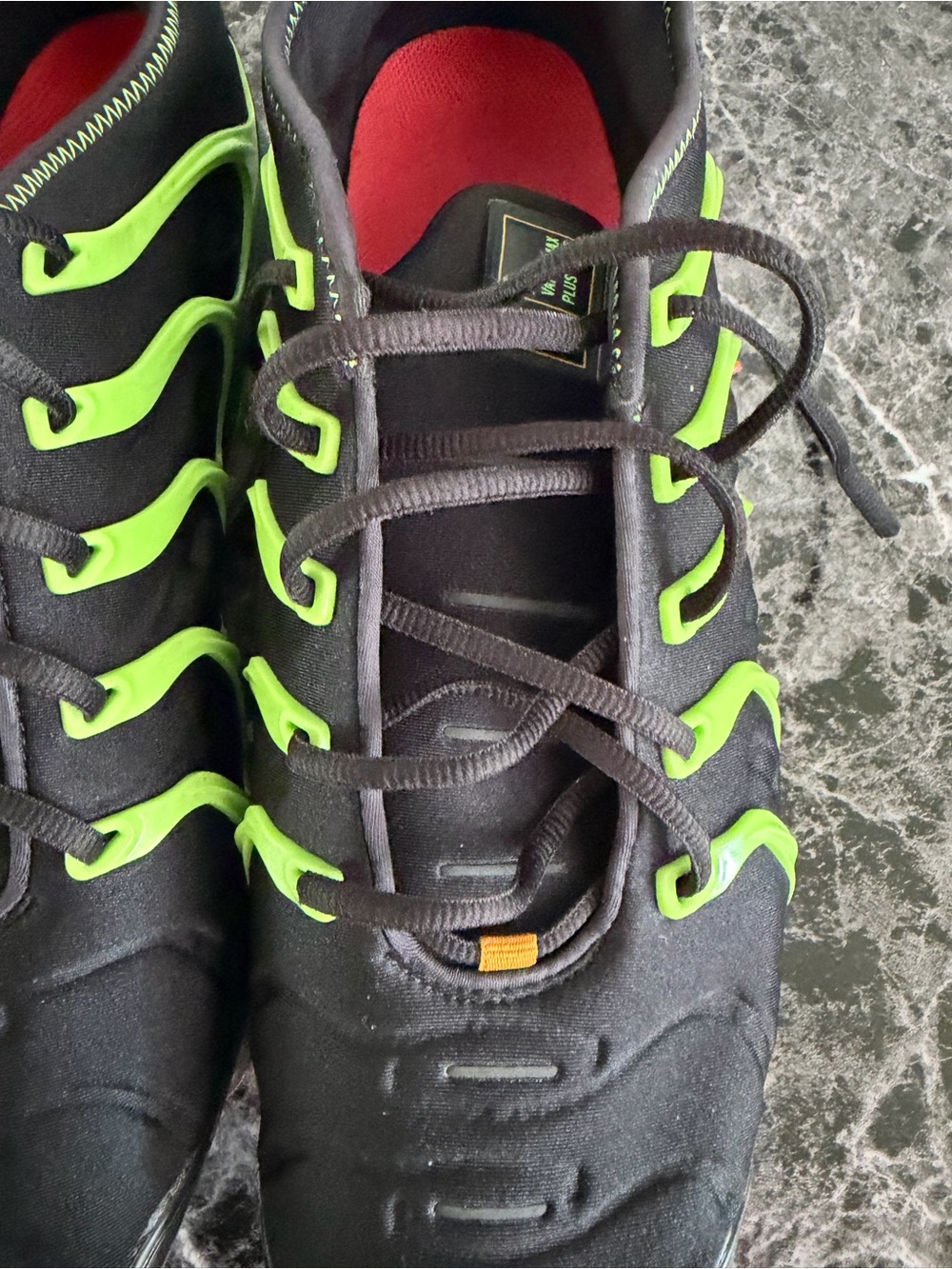 Nike Men's vapor max Black Athletic Sneakers with Neon Green Details - Picture 9 of 9